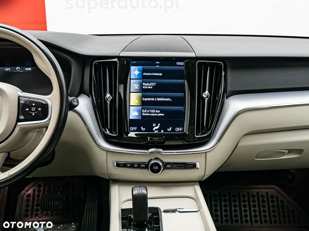 Volvo XC 60 B4 D AWD Momentum Pro - 17