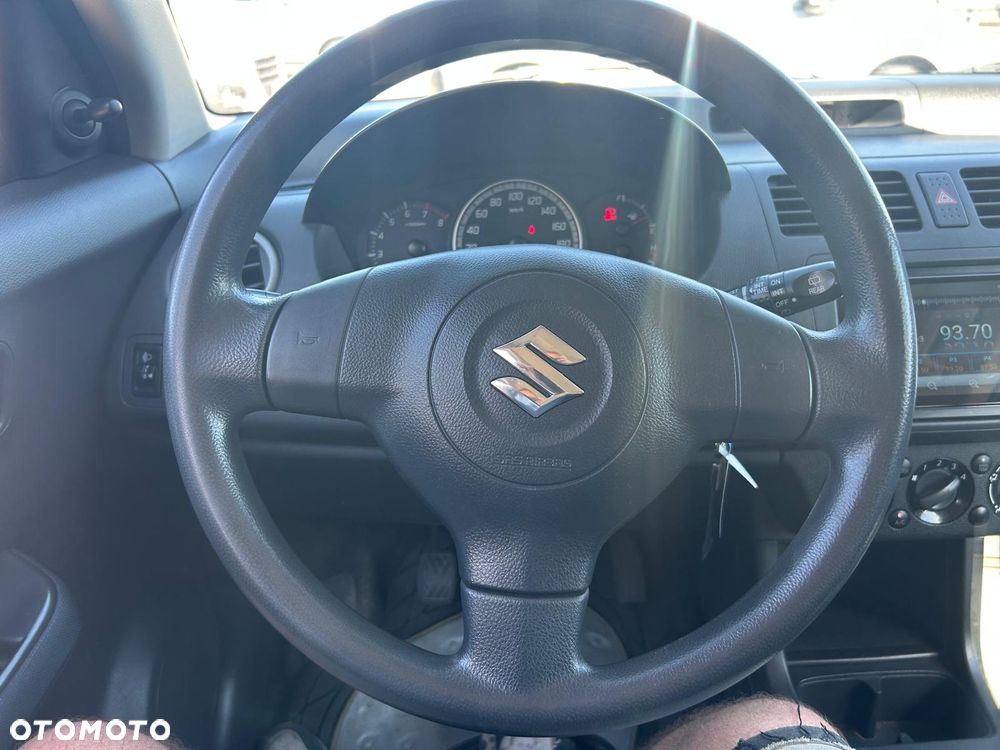 Suzuki Swift 1.3 Club - 25