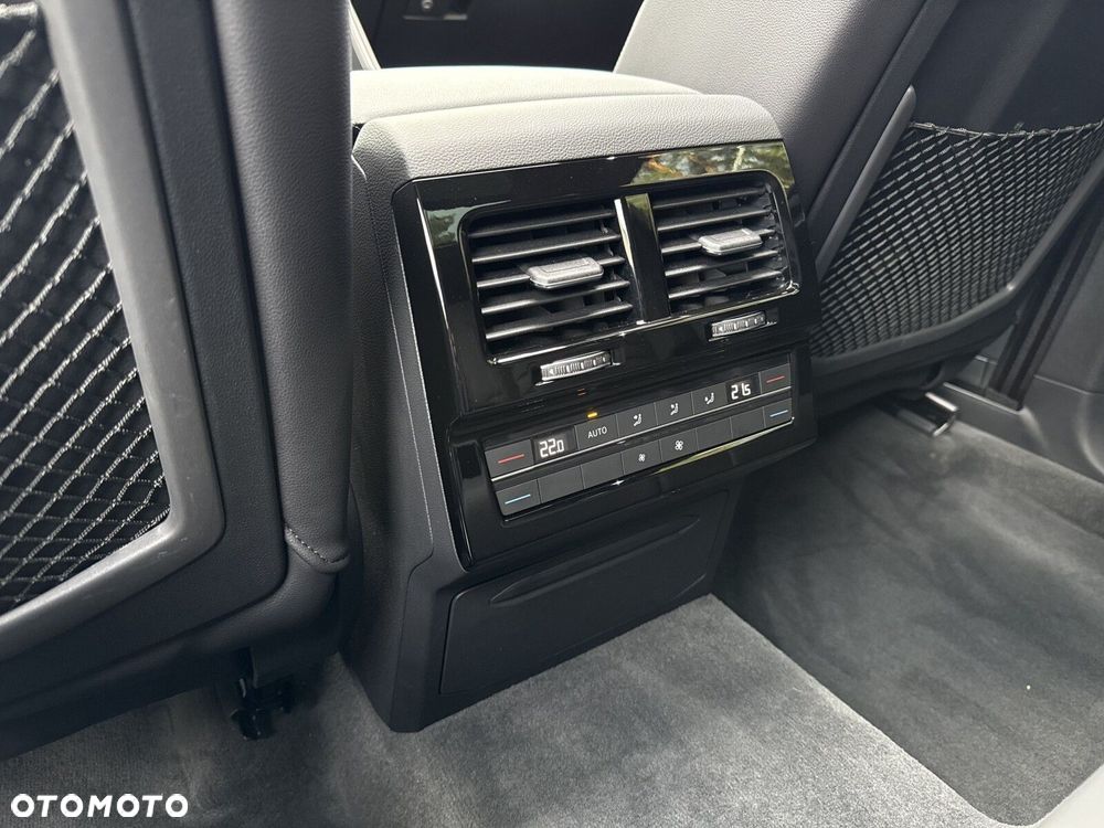 Volkswagen Touareg - 23