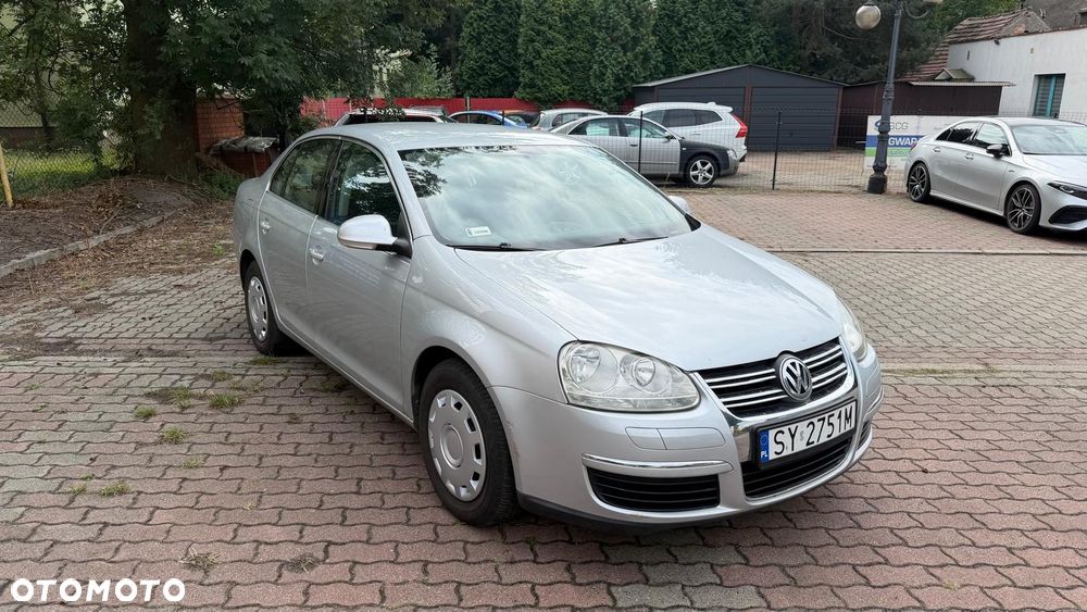 Volkswagen Jetta - 2
