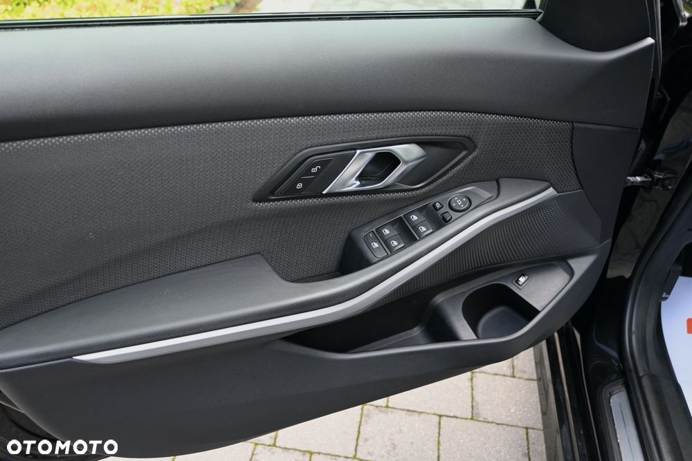 BMW Seria 3 320e Sport Line - 23