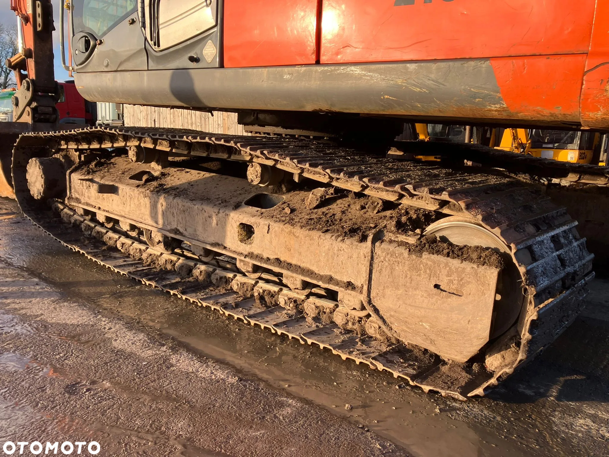 Hitachi ZX210LC-3 - 12