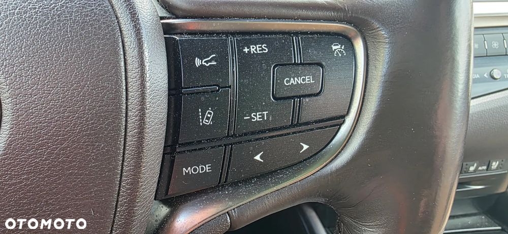 Lexus ES 300h Prestige - 36