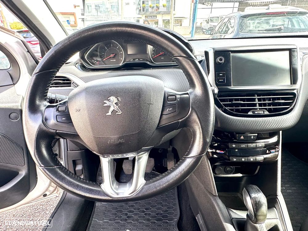 Peugeot 208 1.4 HDi SE Style - 10