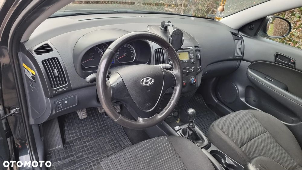 Hyundai i30 1.4 Base + - 11