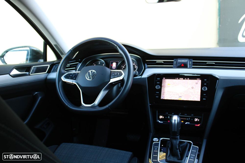 VW Passat Variant 2.0 TDi Business DSG - 24