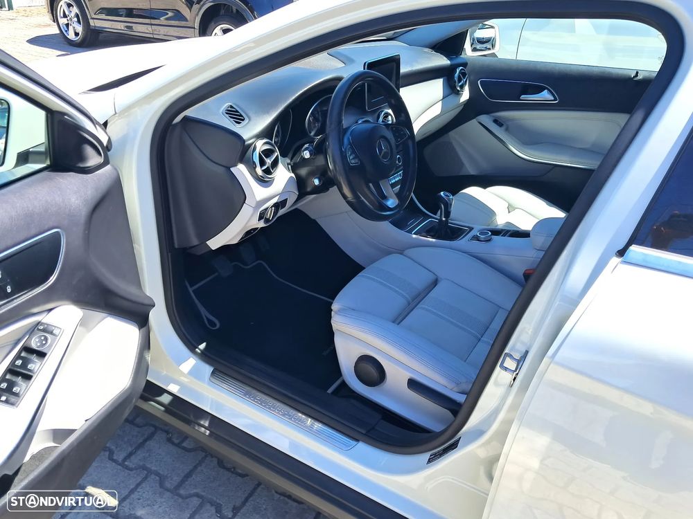 Mercedes-Benz GLA 180 d - 9