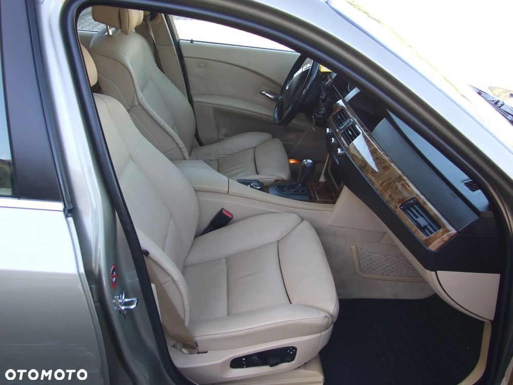 BMW Seria 5 - 32