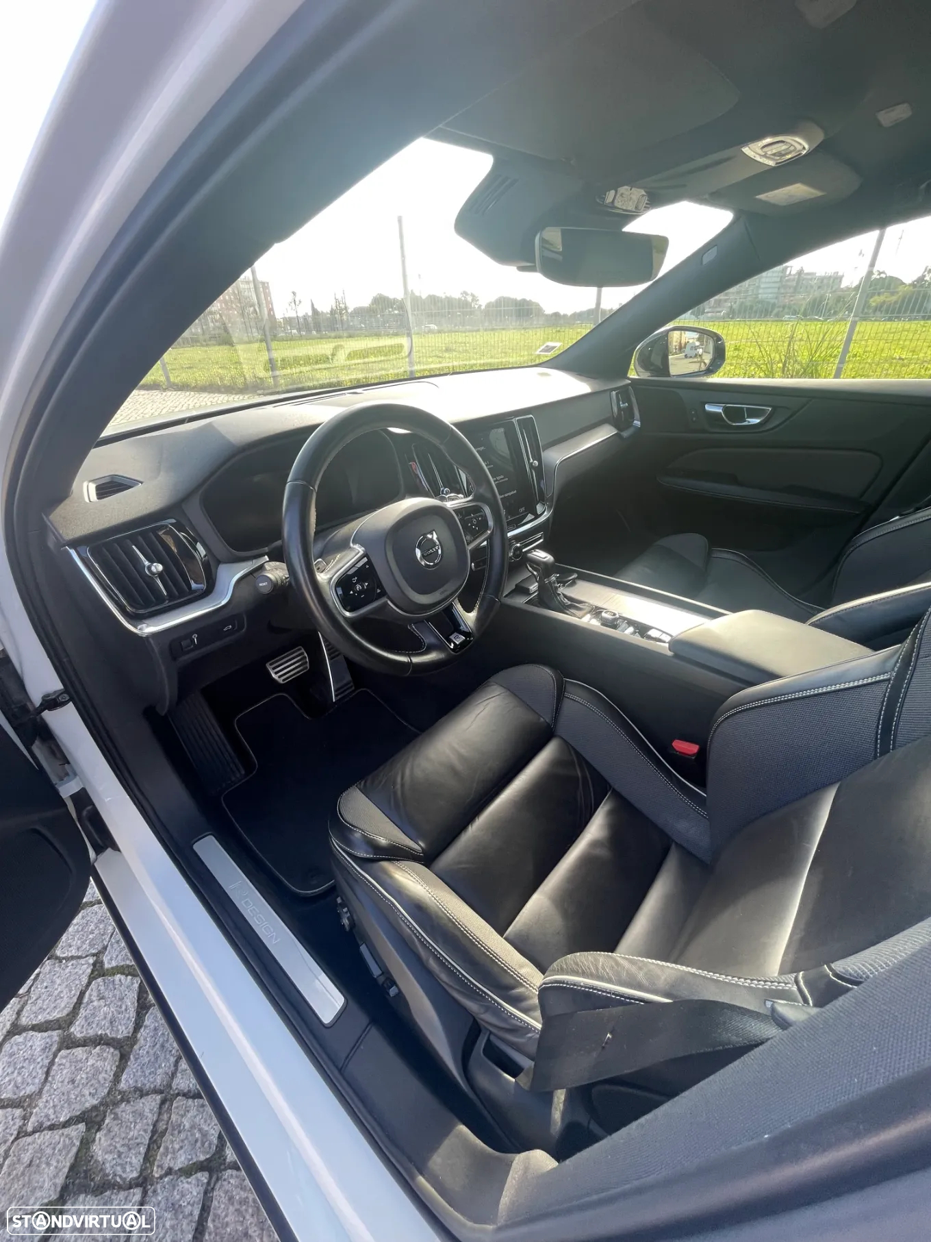 Volvo V60 2.0 D4 R-Design Geartronic - 19