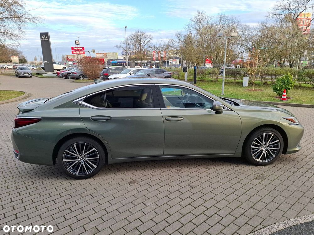 Lexus ES 300h Business Edition - 5