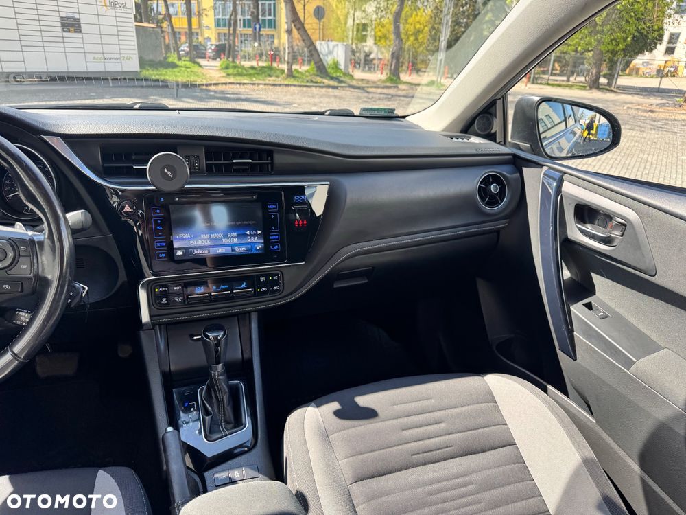 Toyota Auris 1.6 Premium MS - 24