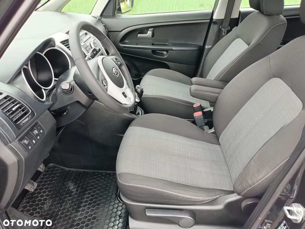 Kia Venga - 11