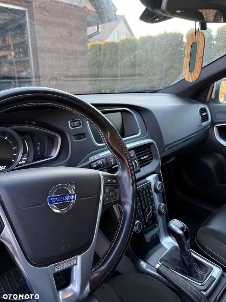 Volvo V40 D2 Drive-E R-Design Momentum - 11