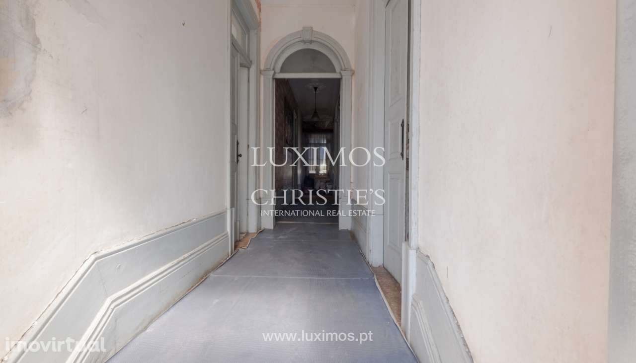 Palacete centenário e terreno de 5000m2, em Canidelo, V. N. Gaia - Grande imagem: 2/7