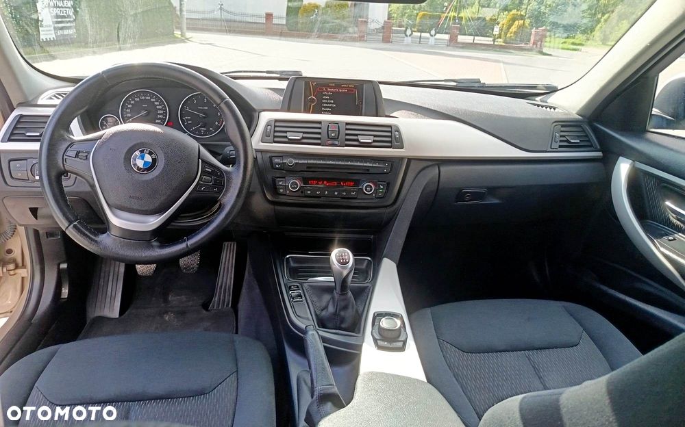 BMW Seria 3 318d xDrive - 5