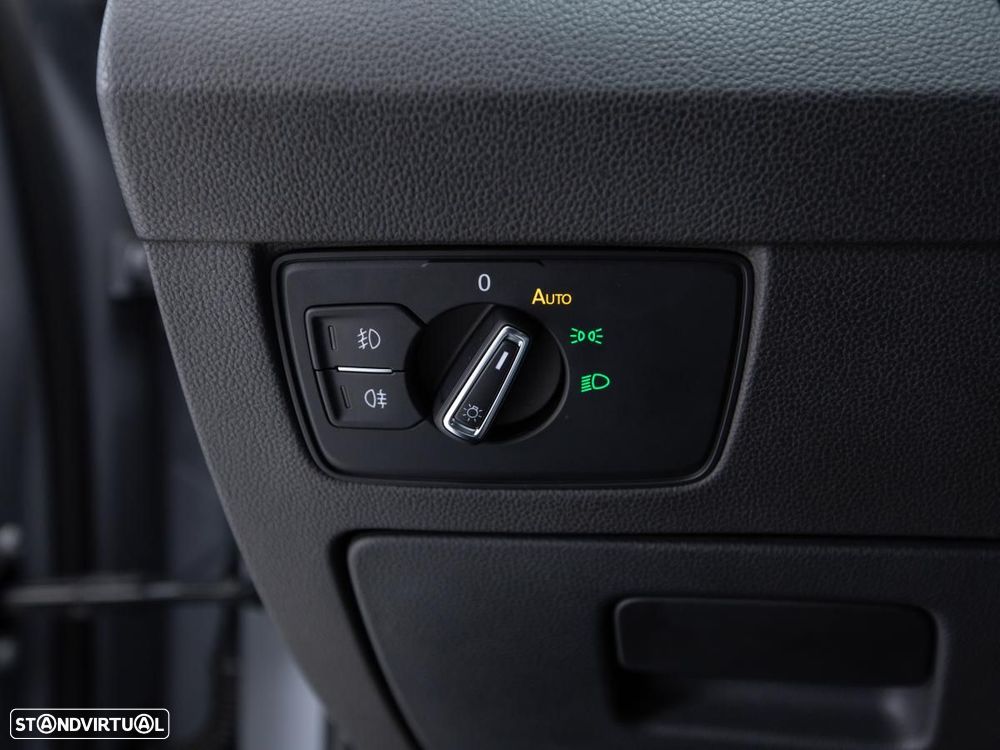 VW Passat Variant 2.0 TDI Business DSG - 15