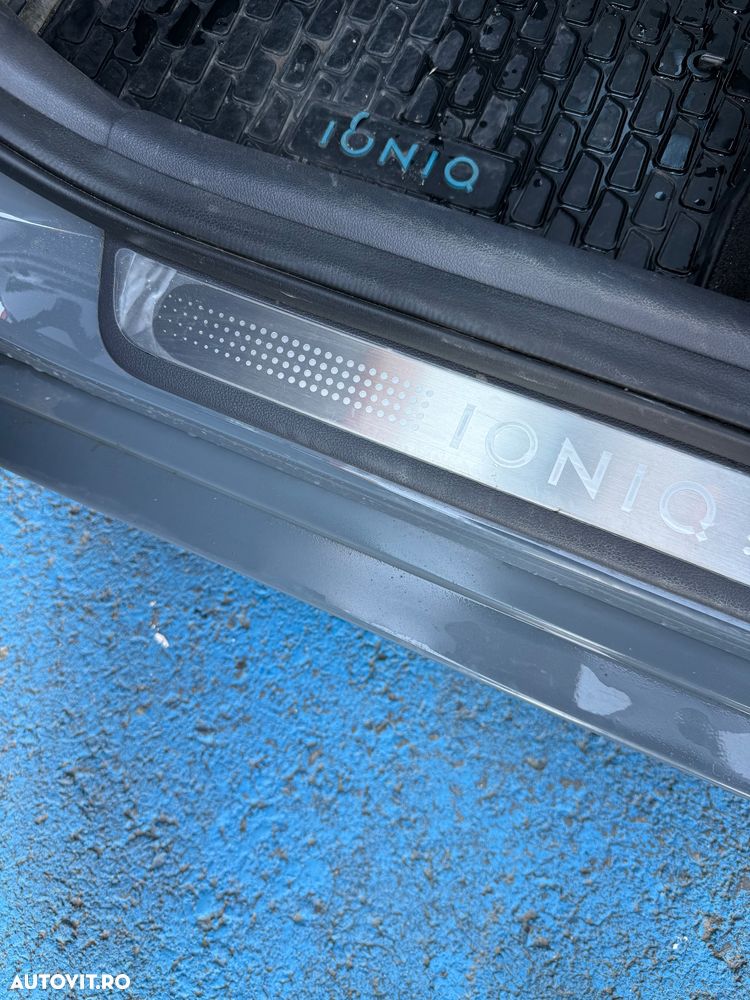 Hyundai IONIQ - 12