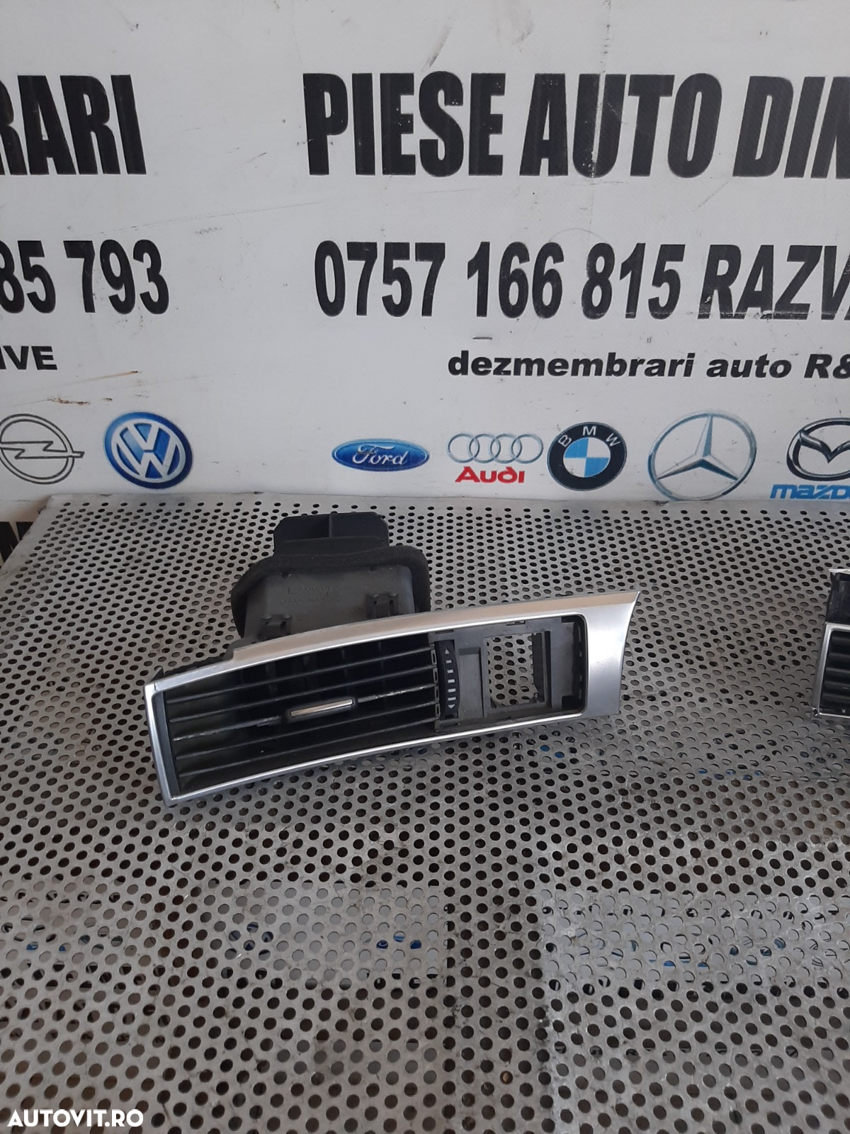 Grile Grila Aerisire Ventilatie Bord Laterala / Centrala Audi A6 4F C6 An 2005-2011 Volan Stanga - 4