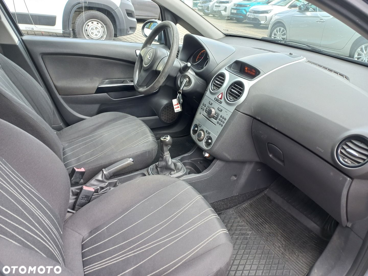 Opel Corsa 1.2 16V Essentia - 11