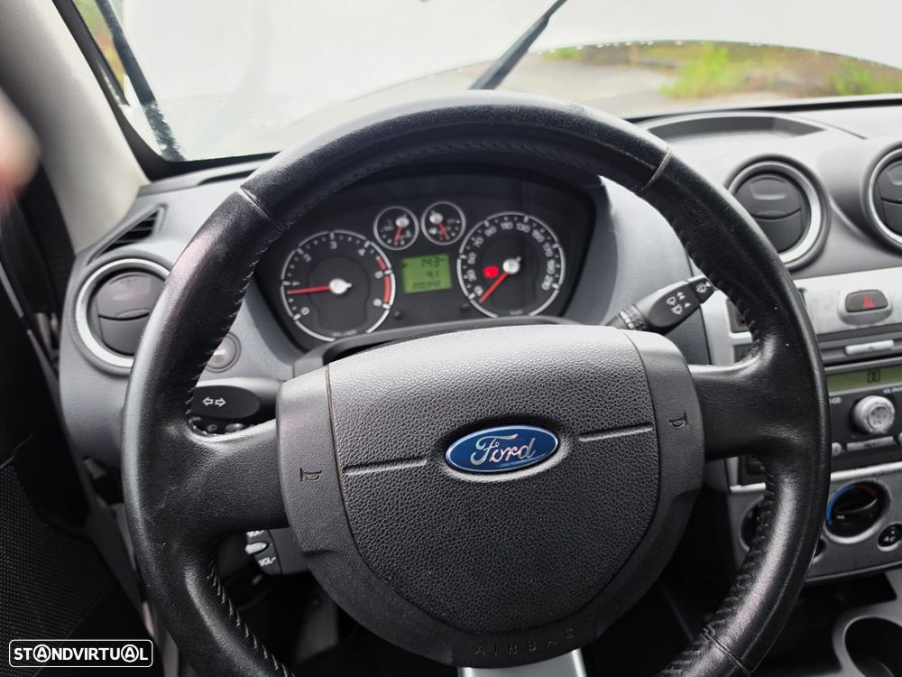 Ford Fiesta 1.4 TDCI - 11