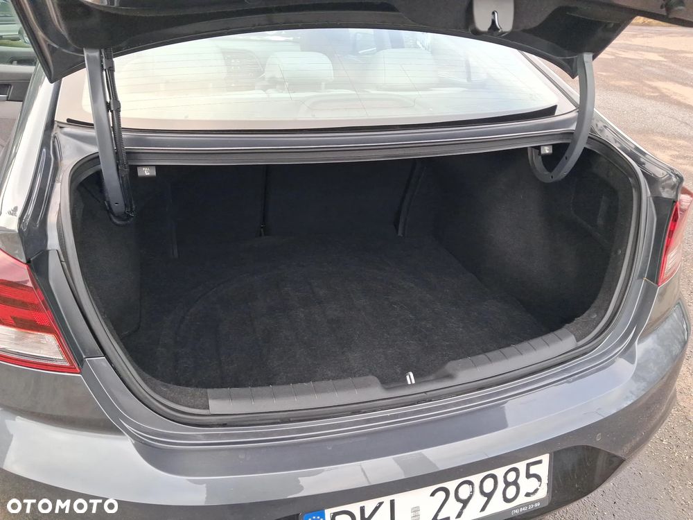 Hyundai Elantra 1.6 Comfort - 24