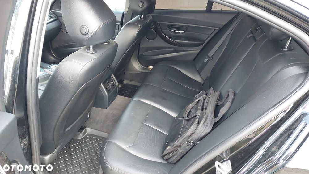 BMW Seria 3 328i xDrive Sport-Aut Luxury Line - 8