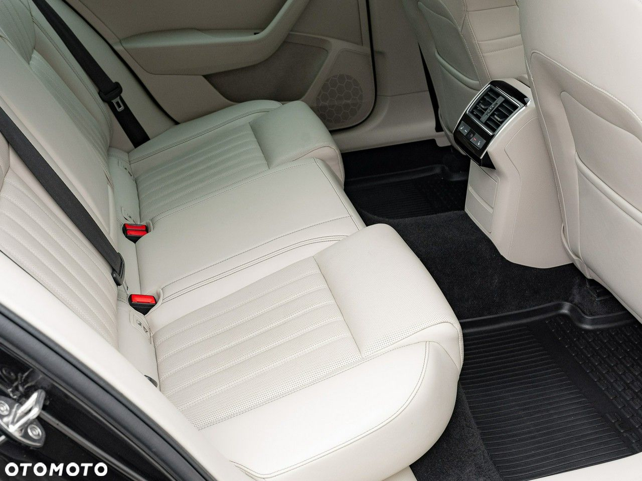 Skoda Superb 2.0 TDI SCR 4x4 L&K DSG - 32