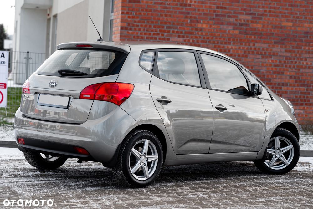 Kia Venga 1.4 CVVT Titanium Collection - 11