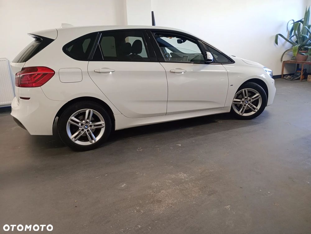 BMW Seria 2 218d - 5