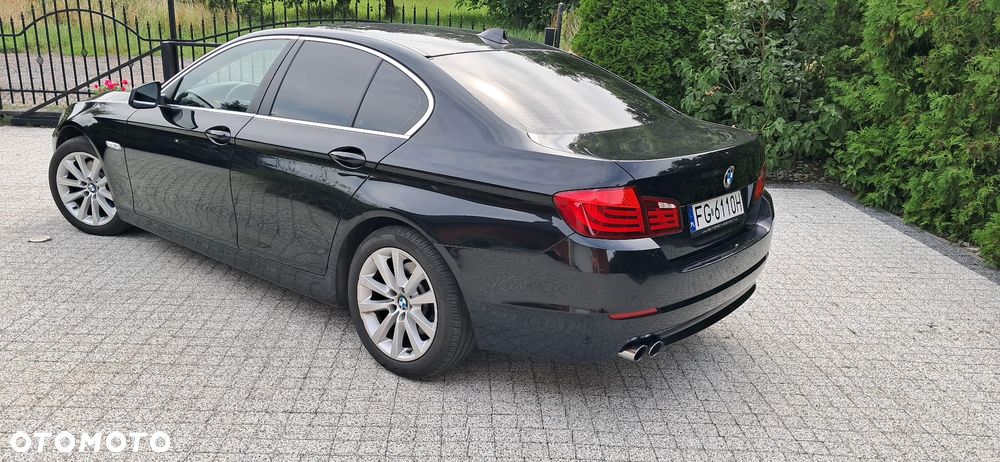 BMW Seria 5 528i Luxury Line - 11