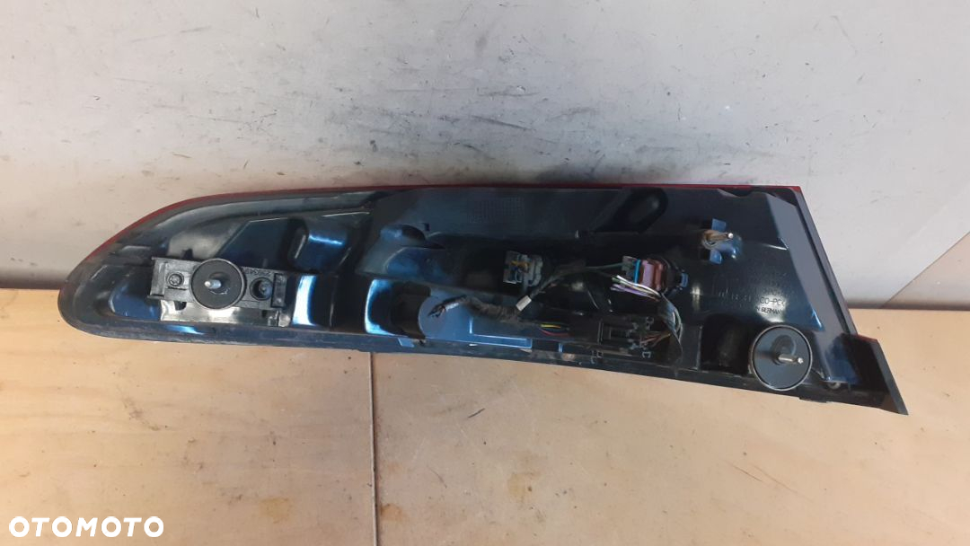 LAMPA TYL TYLNA PRAWA JAGUAR XF 250 SEDAN - 2