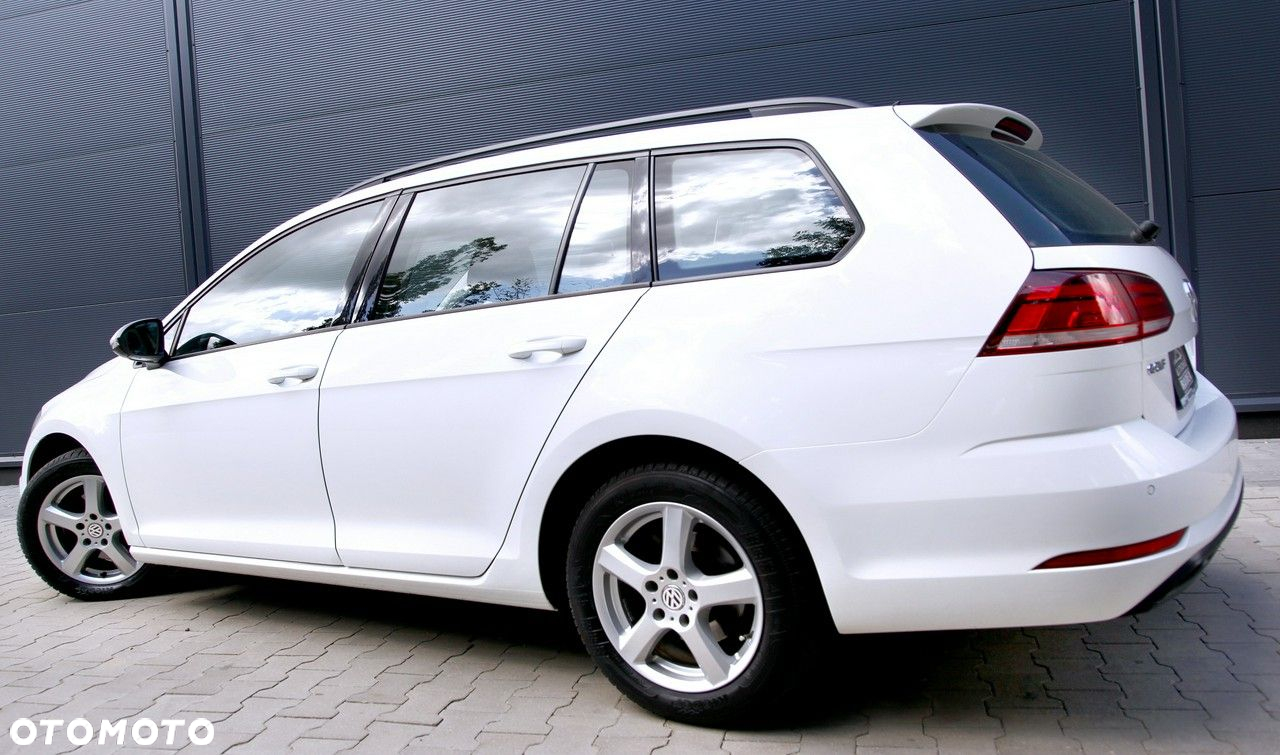 Volkswagen Golf - 22