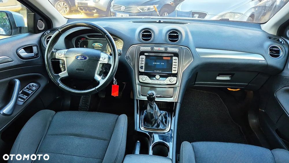 Ford Mondeo 2.0 FF Ghia - 33