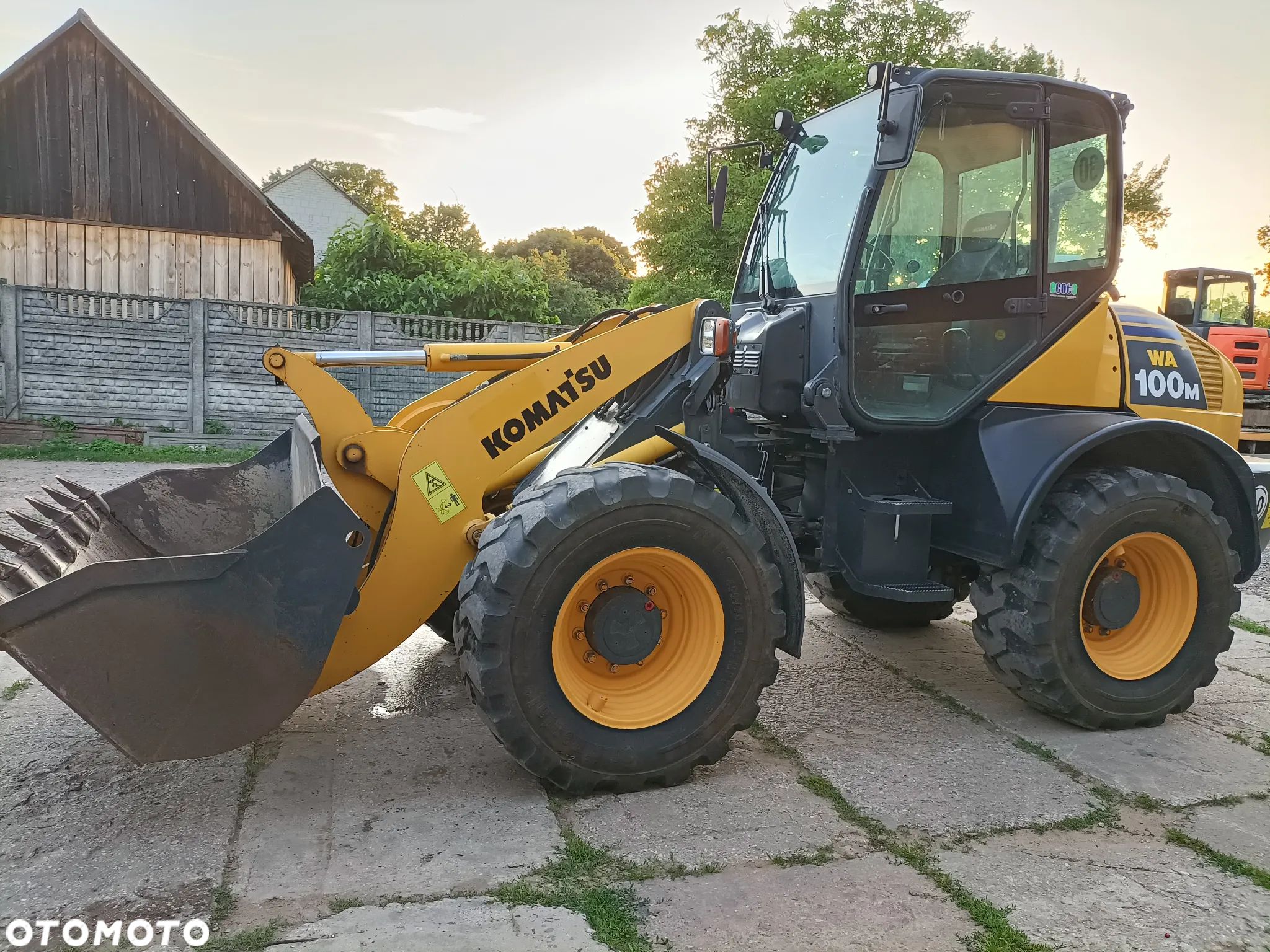 Komatsu WA 100M 6 - 1