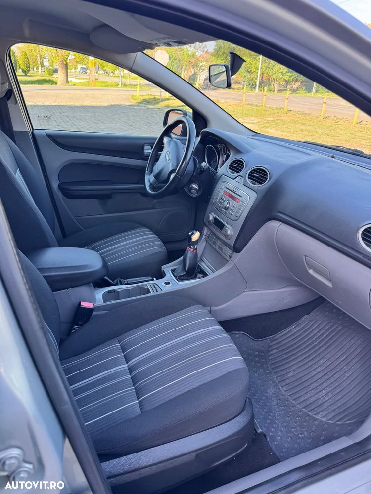 Ford Focus 1.6 16V Trend - 9