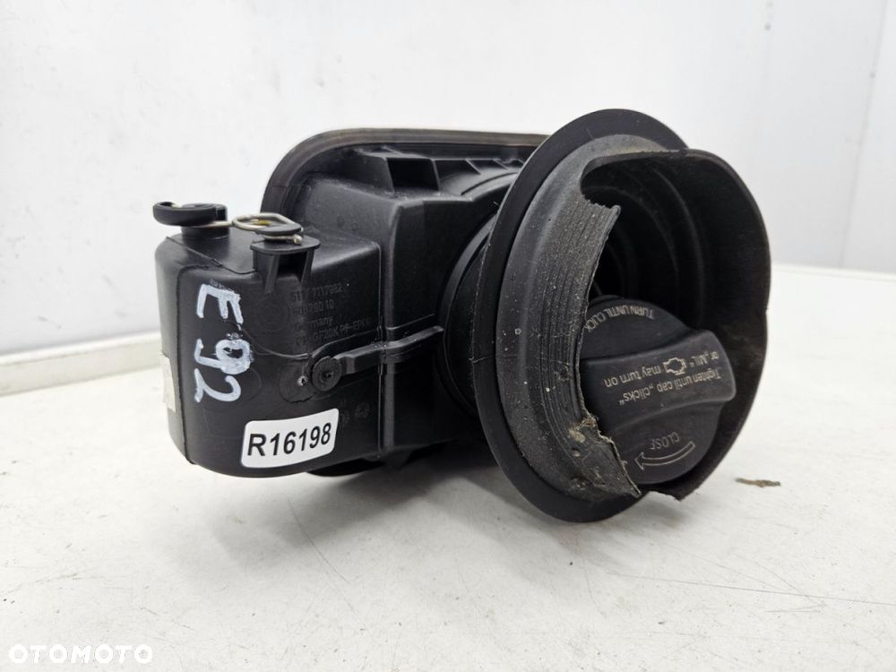 Klapka wlewu paliwa BMW E92 Coupe 04-12r. korek zbiornika paliwa 354/7 Titansliber Metallic 7117982 - 8