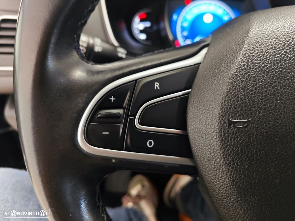 Renault Mégane ENERGY TCe 130 INTENS - 25