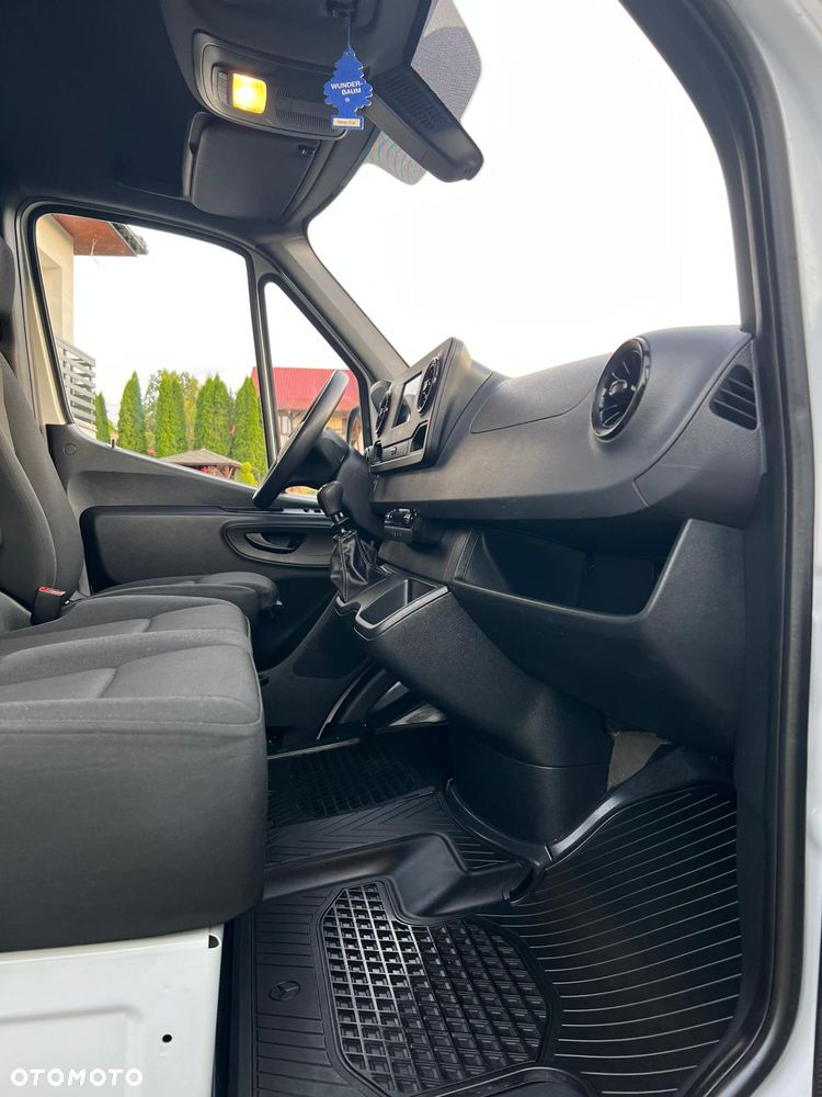 Mercedes-Benz Sprinter - 23