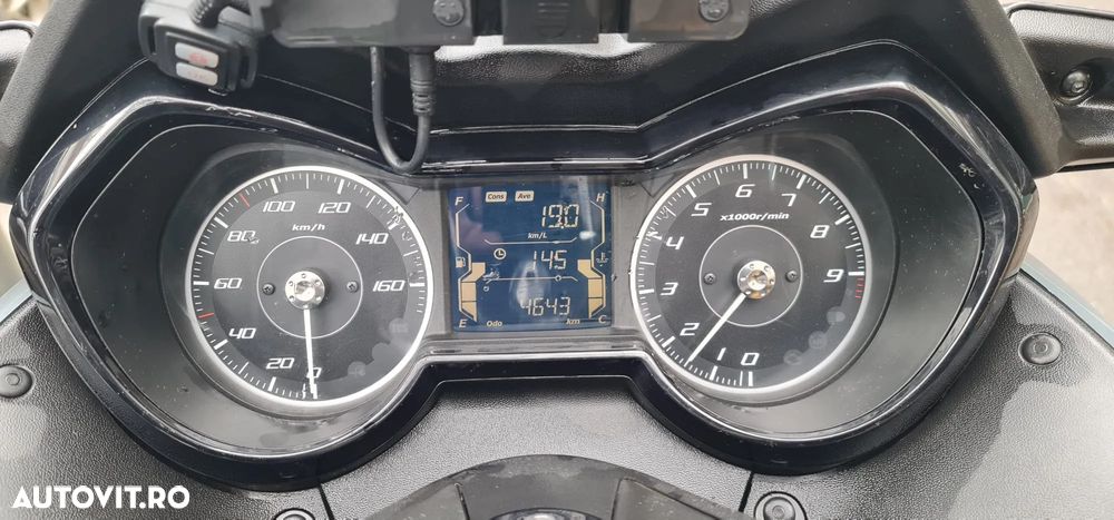 Yamaha XMAX 300 Tech MAX - 2