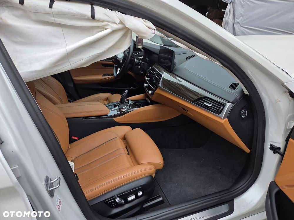 BMW Seria 5 530d xDrive Touring Luxury Line - 3