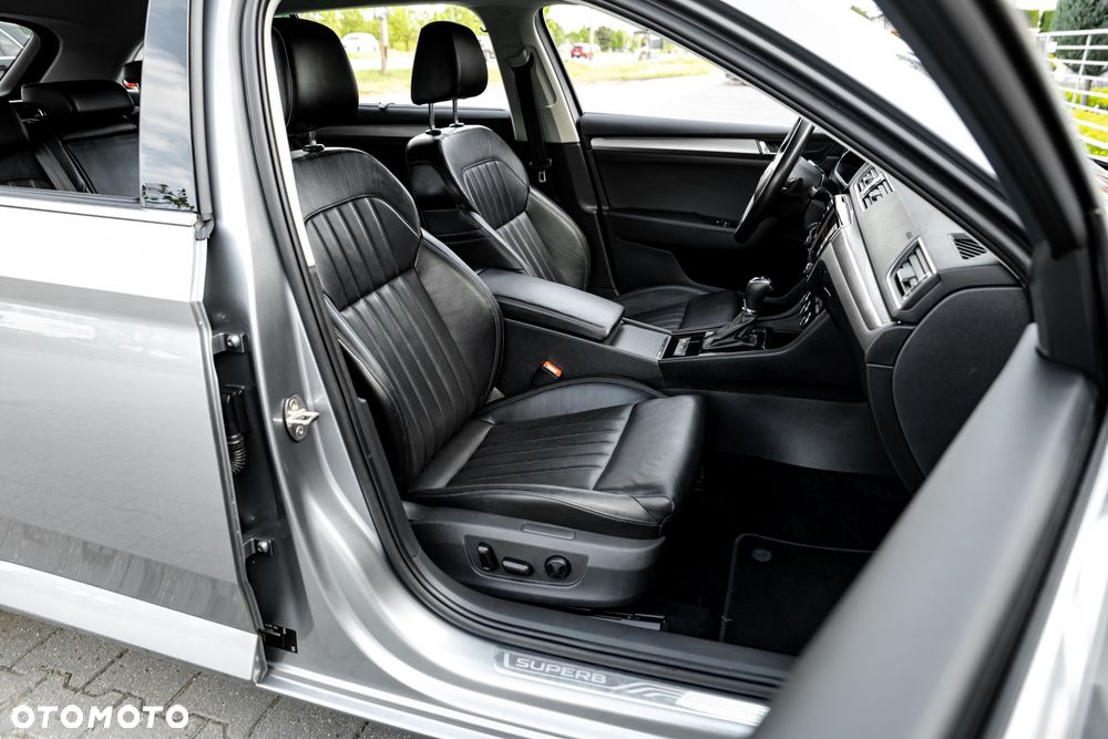 Skoda Superb 2.0 TDI 4x4 L&K DSG - 26