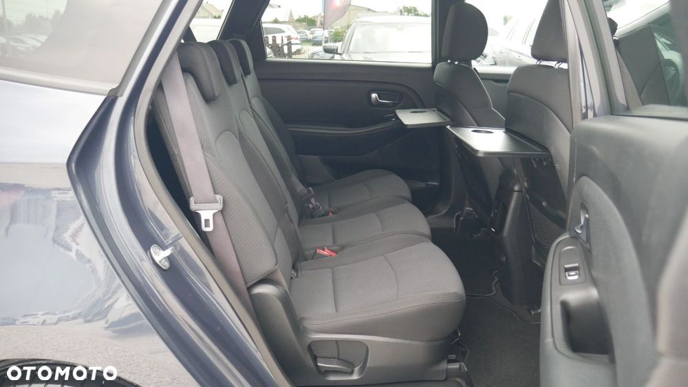 Kia Carens - 21