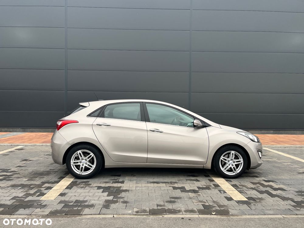 Hyundai i30 blue 1.6 CRDi YES Gold - 5