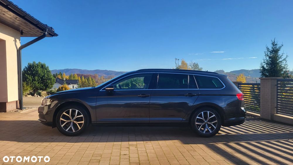 Volkswagen Passat - 1
