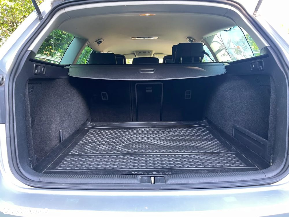 Volkswagen Passat 1.6 TDI Comfortline - 9
