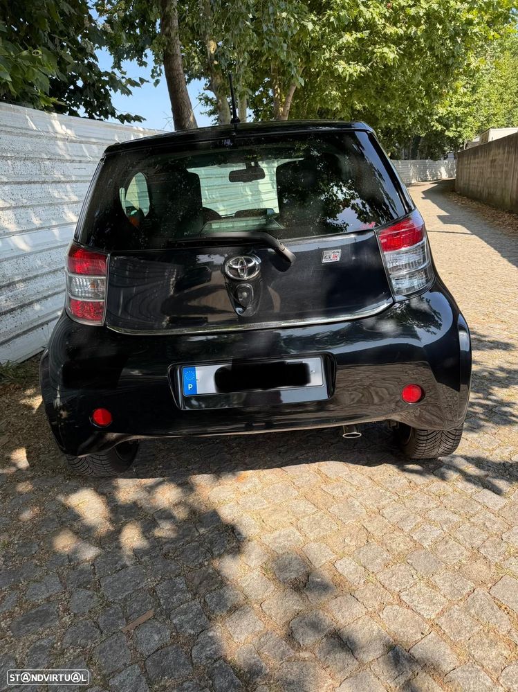 Toyota iQ - 6