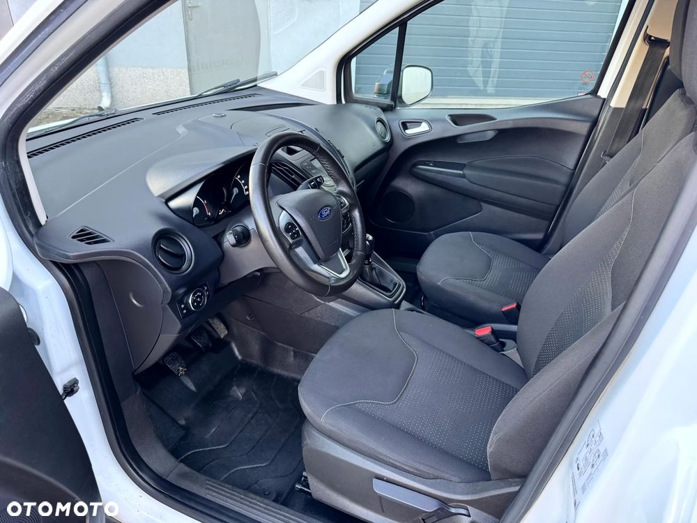 Ford Transit Courier - 17