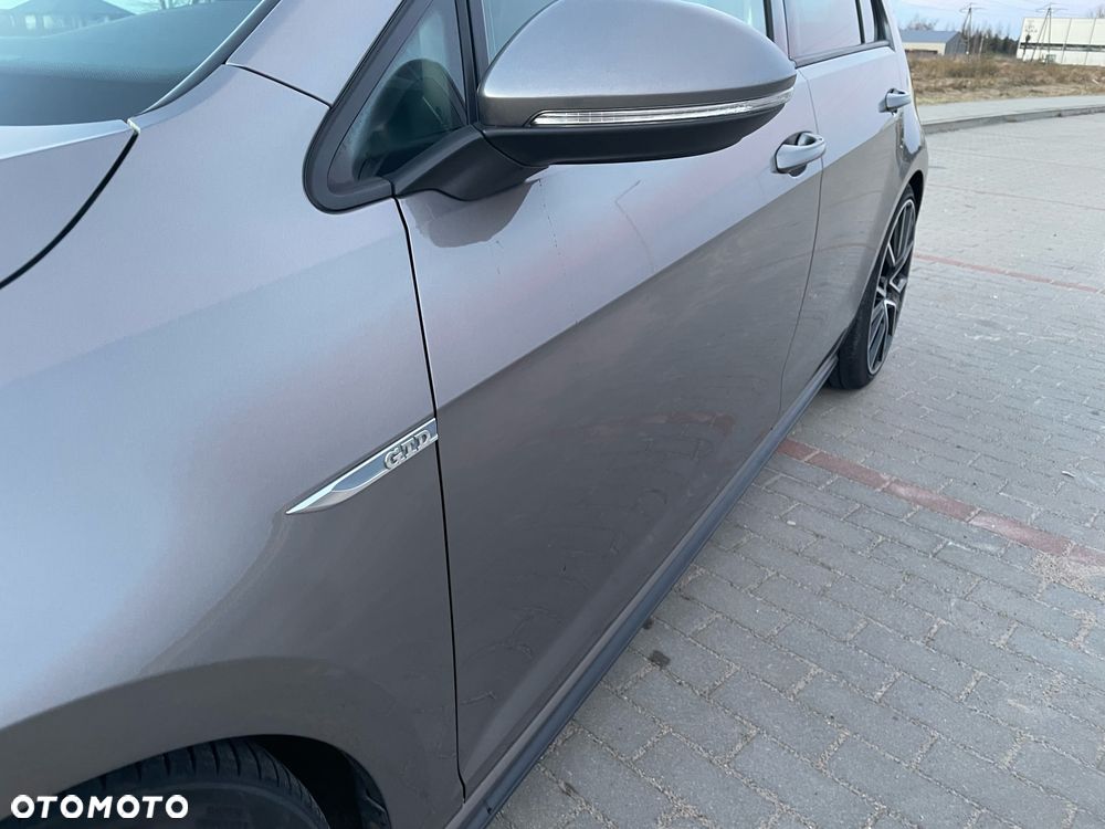 Volkswagen Golf - 22