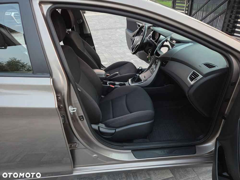 Hyundai Elantra 1.6 Comfort - 20