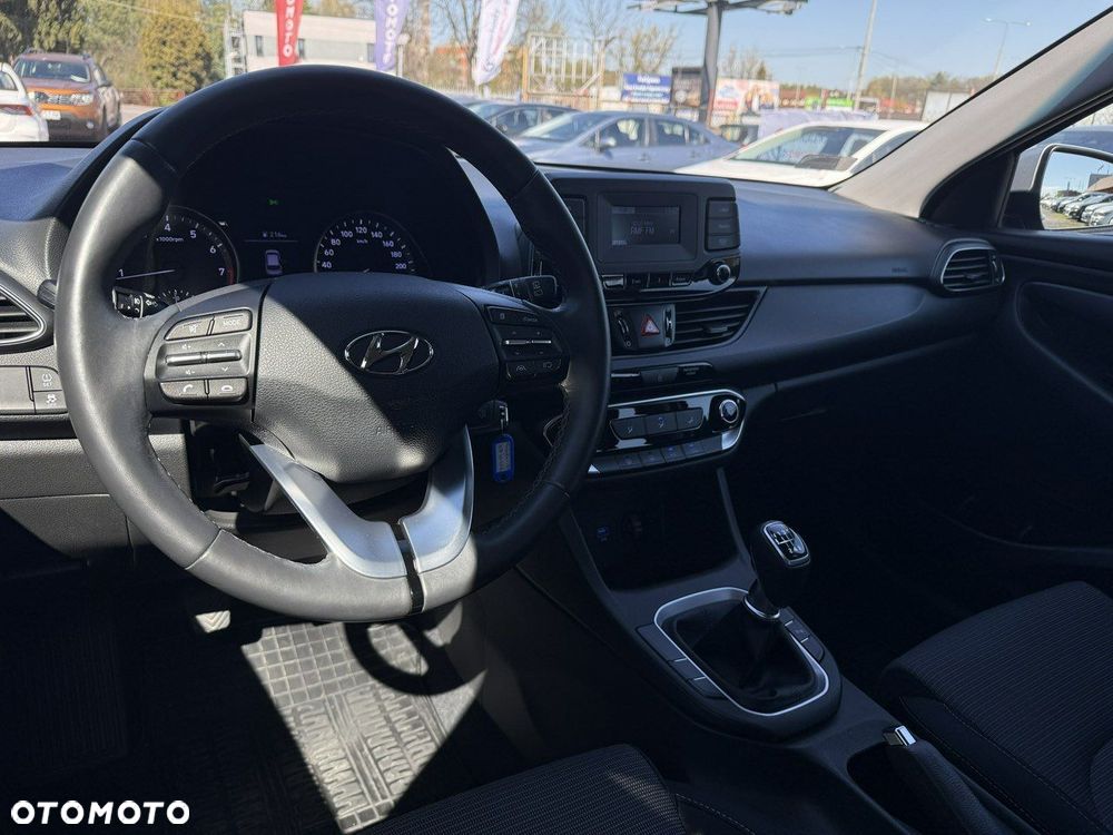 Hyundai i30 1.5 DPI Classic + - 15